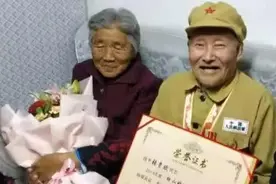 95岁老人深藏军功70年，身份暴露引起国家重视，被称为人民功臣图片