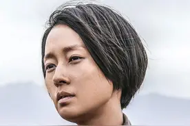 《未择之路》的马伊琍饰演的小眉如何在戈壁公路上从黑暗走向光明图片