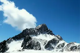 《遇上你是我的缘》古筝弦声空灵淡雅，配上雪山美景，如入仙境图片