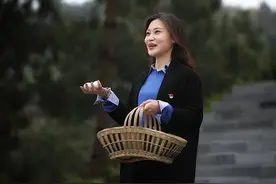 85后挂职副县长：想撕去美女的标签图片