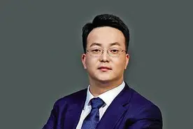 脚踏实地仰望星空 做广告传媒业“深耕人”——访三人行传媒集团股份有限公司董事长钱俊冬图片