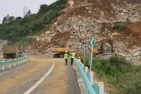 水城经开区：砸道边坡塌方已清理，今天下午将恢复通车图片