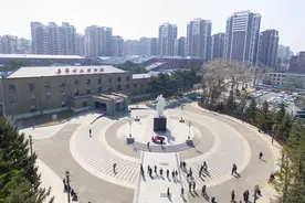 最美人间四月天！“春之声”百场街头钢琴音乐秀走进长影图片