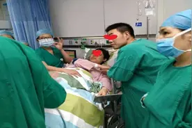 娃是爸妈试管婴儿亲生的，验DNA却是亲叔的图片