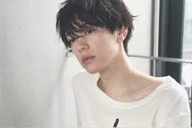 日系“小狼狗短发”图片