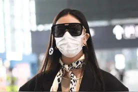今日份美女特工宋妍霏上线，宽肩西装搭西装短裤，气质这一块图片