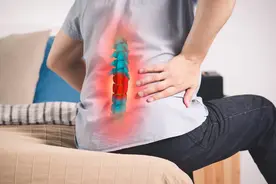 闪腰，究竟是“闪”哪儿了？骨科医生：第一时间要做这件事图片