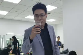 大司马停播已有一个月时间，粉丝找到他的近照，照片背景引人遐想图片