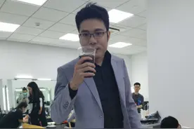大司马停播已有一个月时间，粉丝找到他的近照，照片背景引人遐想图片