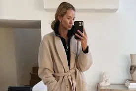 中年女人，选对一件好看又舒适的“打底衫”，才是真正的时髦图片
