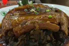 211大学食堂卖“天价扣肉”，学校吃相难看，学生羊毛这么好薅？图片