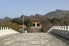 十三陵：从门缝中看一眼明朝修建的最后一座皇陵图片