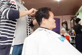 88岁女性，剪了款“推后脖”短发，好看利落又精神视频封面