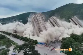 视频｜震撼！轰然倒下！刚刚，丽阳星城二期爆破拆除图片