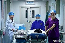 90后“最美孕妈”走红，分娩后走出产房，网友：非人类所为图片