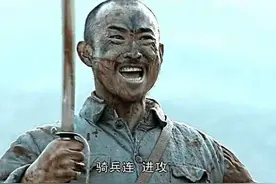 《亮剑》孙德胜晒晚餐，短袖掩盖不住荷尔蒙气息，8块腹肌太硬汉图片