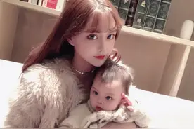 韩安冉直播透露女儿心脏不好，将与前夫小猪先生一起带女儿去看病图片