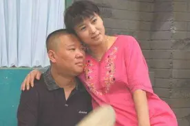 闫学晶亲手拔掉父亲氧气管后给母亲下跪，朱迅没勇气拔终生遗憾！图片