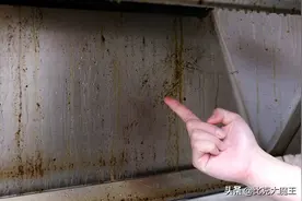 油烟机油污难清理？教您简单一招，油污一刮就掉，简单又省事图片