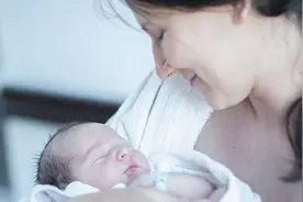 新生儿在月子里可以喂白开水吗？不同情况不同喂法，新手妈妈收藏图片