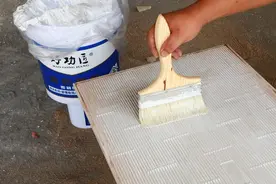 瓷砖胶、瓷砖背胶，有什么区别？铺贴瓷砖时，用哪一种更好？图片