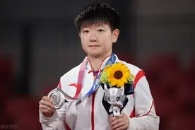 为国家荣誉，家人隐瞒孙颖莎奶奶去世消息3个多月，莎莎泪奔图片