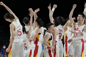 李月汝称霸内线，助女篮小组头名出线，CBA打酱油的男友要加油了图片
