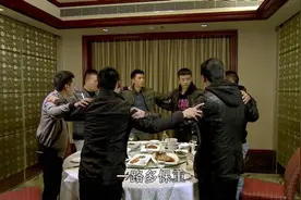 铁打了营盘流水的兵，中队长带领老兵唱起了送战友，场面瞬间泪崩视频封面