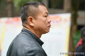 55岁男人哭诉：给73岁老大妈做男保姆，虽然工资高，但我却想走人图片