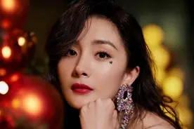 杨幂爸爸晒女儿美照，说她没有小时候好看，杨幂：美还是你美图片
