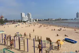 青岛第一海水浴场，游泳爱好者的乐园图片