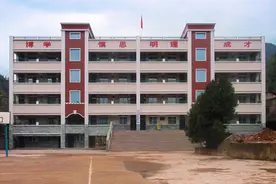 汶川地震12年 灾后重建的中赫希望小学现状如何？图片