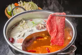 吃火锅，为啥有的羊肉一煮就有白沫，而有的却没有？答案终于来了图片