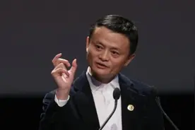 美国主持人刁难马云抛台湾问题，马云霸气秒回，最后的响指帅呆了图片