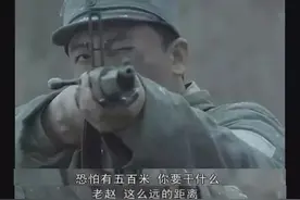 瞄准镜明明是装在枪管上方，子弹为啥还能精准命中目标？图片