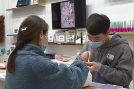 90后男美甲师痴迷美甲，10年热爱与坚守指尖艺术图片