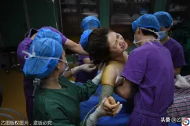 女大学毕业生瞒着家人整形，术后大喊好痛，却意外夺选秀比赛冠军图片
