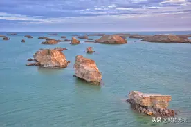 雅丹地貌国内还能找到几处，柴达木盆地的水上雅丹却是世界唯一图片