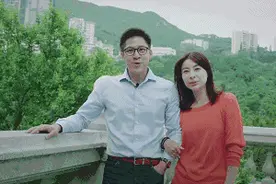 郭晶晶高调亮相！新造型一改“土气”形象，意外“撞脸”董明珠图片