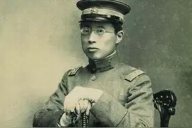 蒋介石上海逛青楼，看上一位漂亮的女仆人，将其前夫打发横刀夺爱图片