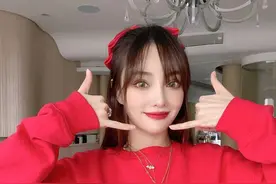 李小璐戴超大美瞳让人认不出，网友评论：像妖怪！图片