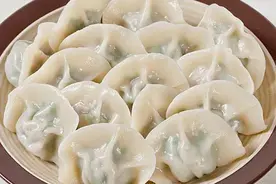 尝饺子的幸福图片