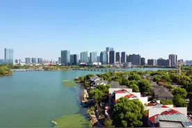 绿城物业！鸟瞰整个百家湖！南京地铁房200万急售图片