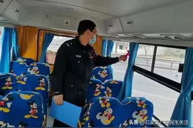 筑牢校车安全防线——晋州市交警联合教育局开展隐患排查图片