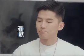 《心动的信号4》为何都冷落男三？30岁大龄，脱鞋不洗手就打鸡蛋图片