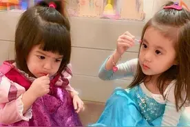 一零后“化妆高手”走红，9岁童颜秒变成熟少女，前后判若两人图片