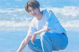 帅气男孩朱正廷诠释不同穿搭，他的风格太时尚图片