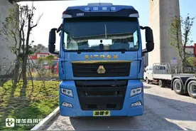 如今重汽汕德卡中最正宗的高端旗舰车型，C7奢华版牵引车实拍图片