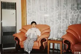 许嵩，有钱又有权的历程。图片