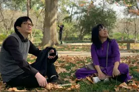 余秀华与友人游明孝陵的一首诗，百感交集，合掌时全收心间图片
